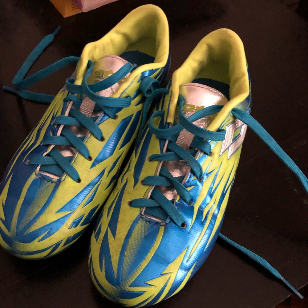 Lotto kids soccer cleats.  Size one.